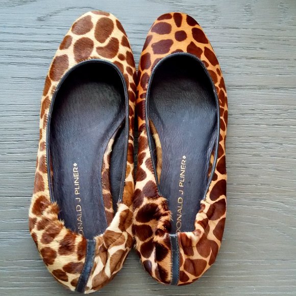 Donald J. Pliner Giraffe Ballet Flats - Picture 1 of 4